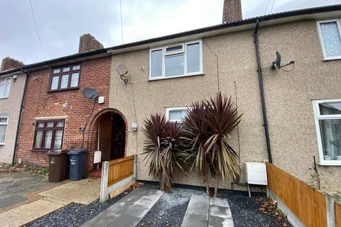 2 bed property, in Beverley Road, £350,000