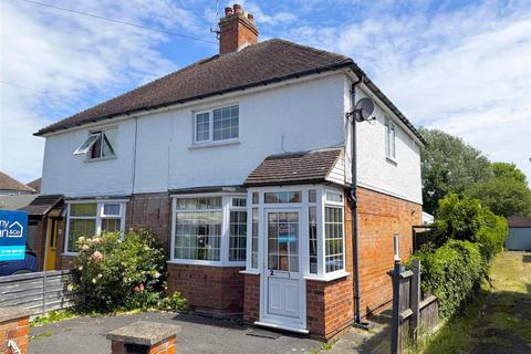 3 bed property, in Clarence Road, £280,000
