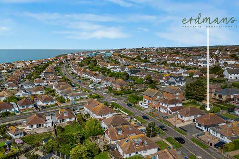 3 bed property, in Brambletyne Avenue, £550,000