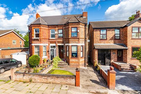 4 bed property, in Bromley Avenue, £500,000
