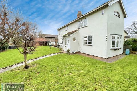 2 bed property, in Lower End, £400,000