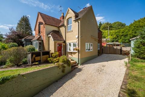 3 bed property, in Bromsgrove Road, £325,000