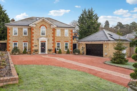6 bed property, in Elmwood Park, £2,250,000
