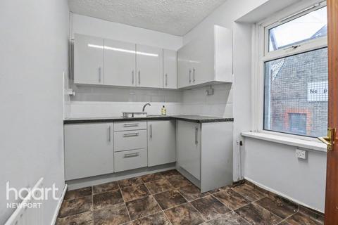 3 bed property, in Stow Hill, £165,000