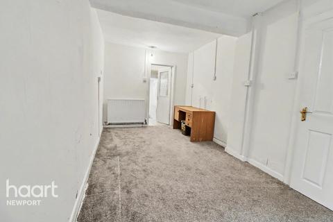 3 bed property, in Stow Hill, £160,000
