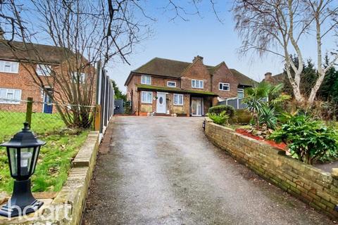 4 bed property, in Frog Grove Lane, £650,000