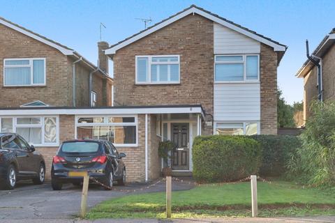4 bed property, in Fortescue Chase, £650,000