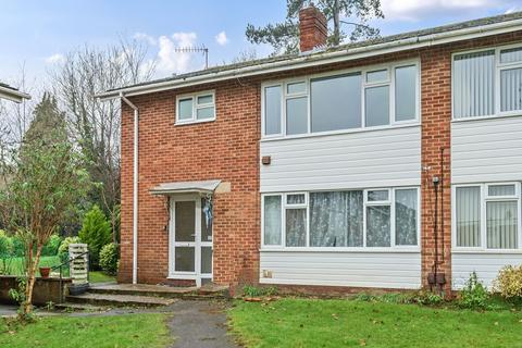 2 bed property, in Langton Close, £170,000