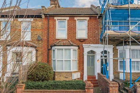1 bed property, in Buckingham Road, £410,000