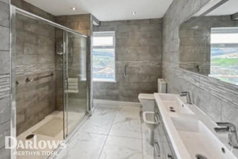3 bed property, in Farm Road, £420,000