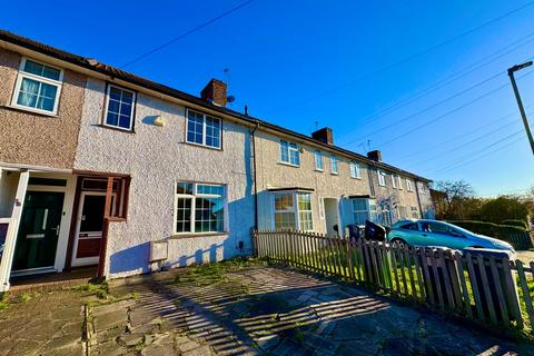 2 bed property, in Edrick Road, £450,000