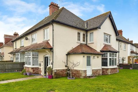 6 bed property, in Ponsford Road, £470,000
