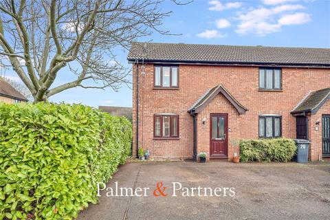 2 bed property, in Gilson Close, £325,000