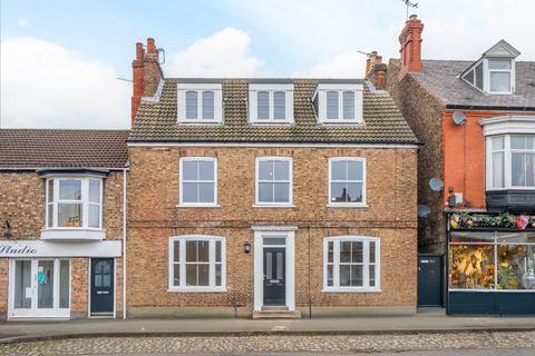 6 bed property, in Front Street, £630,000