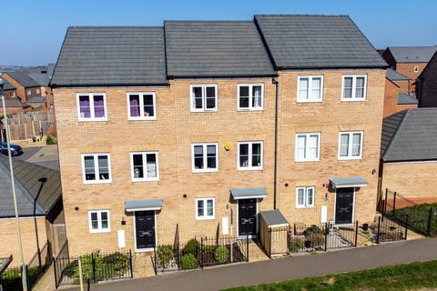 3 bed property, in Driver Way, £290,000