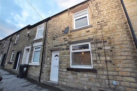 2 bed property, in Victoria Street, £160,000