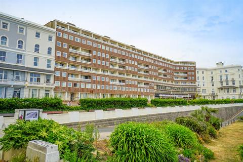 2 bed property, in Robertson Terrace, £183,000