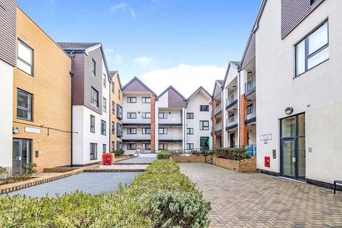 2 bed property, in Attenborough Court, £220,000