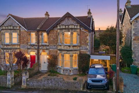 4 bed property, in Ashcombe Gardens, £499,500