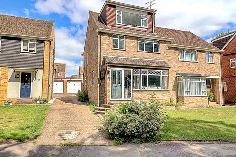 4 bed property, in The Warren, £535,000