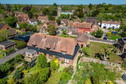 3 bed property, in High Street, £450,000