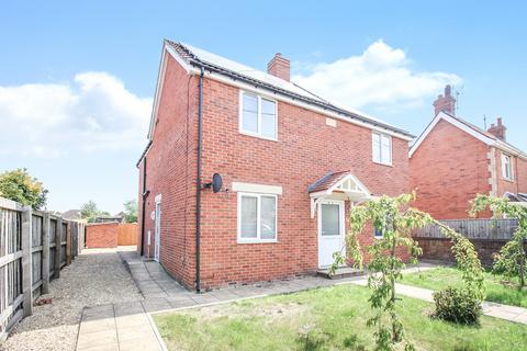 1 bed property, in Haynes Road, £100,000