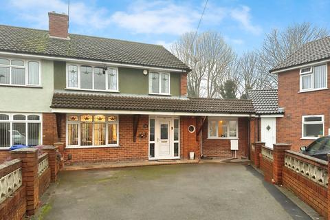 4 bed property, in Kipling Avenue, £270,000