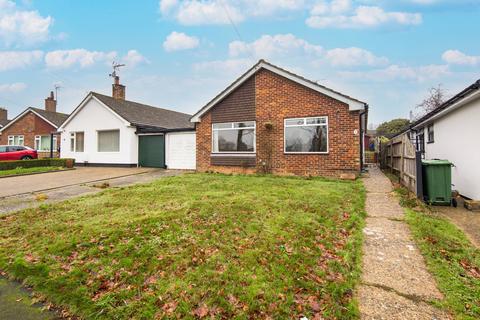 3 bed property, in Cleeve Avenue, £500,000