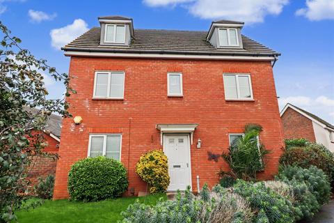 6 bed property, in Pishmire Close, £375,000