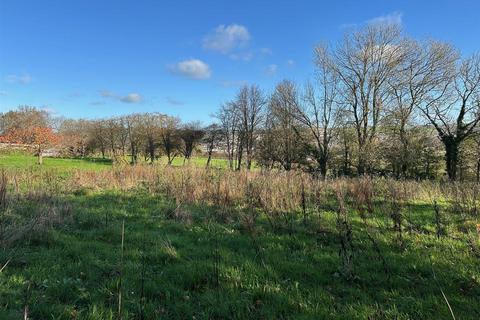 4 bed property, in Lake, £330,000