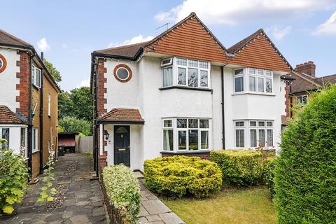 3 bed property, in Beverley Road, £625,000