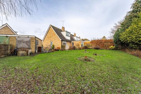 3 bed property, in Church Close, £300,000