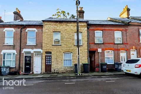 5 bed property, in Cowper Street, £300,000