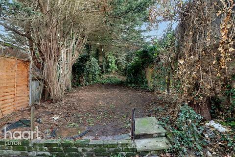 5 bed property, in Cowper Street, £300,000