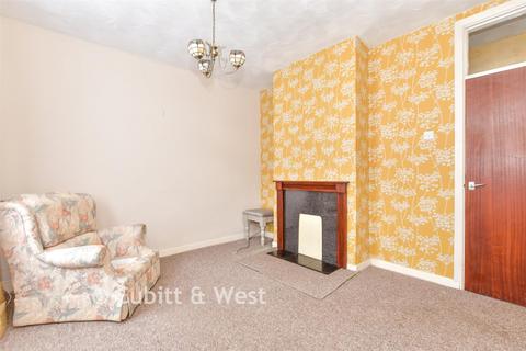 2 bed property, in Emsworth Road, £189,000