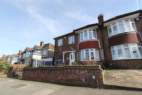 4 bed property, in Green Lane, £595,000