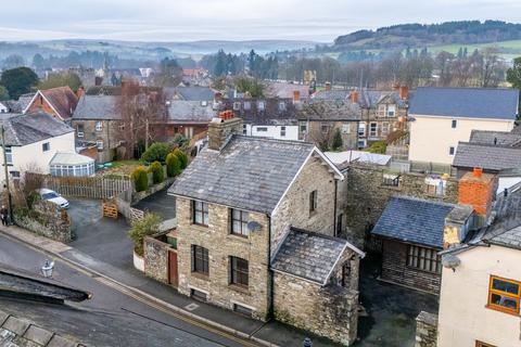 2 bed property, in Market Street, £230,000