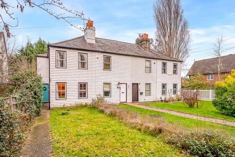 3 bed property, in Farnborough Common, £400,000