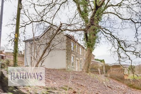 3 bed property, in Black Path, £220,000