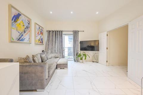 2 bed property, in Fishguard Way E16, £360,000