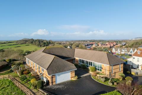 5 bed property, in Bleadon Hill, £950,000