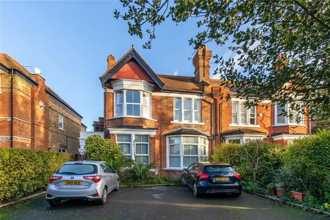 2 bed property, in Uxbridge Road, £475,000