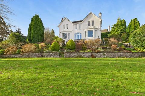 5 bed property, in Woodlea, £895,000