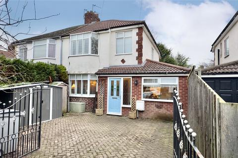 3 bed property, in Lloyd Drive, £325,000