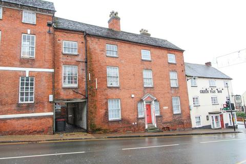 2 bed property, in High Street, £120,000