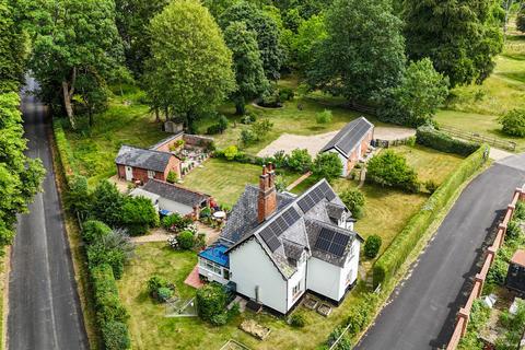 3 bed property, in Humber Lane, £900,000