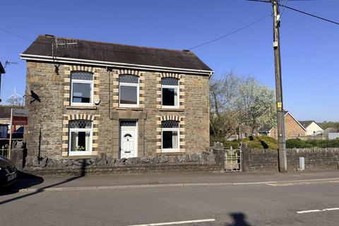 4 bed property, in Heol Y Gors, £279,995