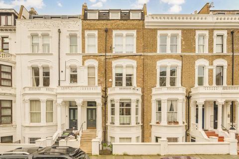 1 bed property, in Sinclair Road, £600,000