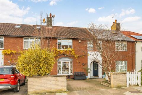 3 bed property, in Boileau Road, £825,000