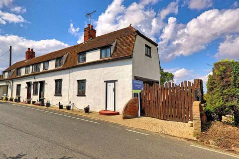 3 bed property, in Mayland Hill, £325,000